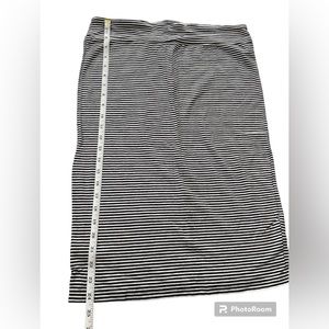 Stripped black and white stretchy skirt. Large.